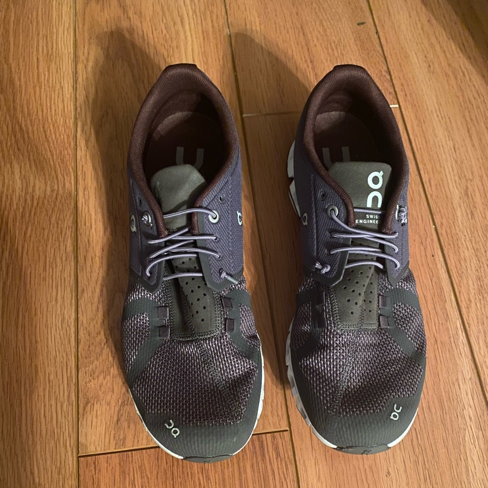 On cloud 5 shoes for men size 10